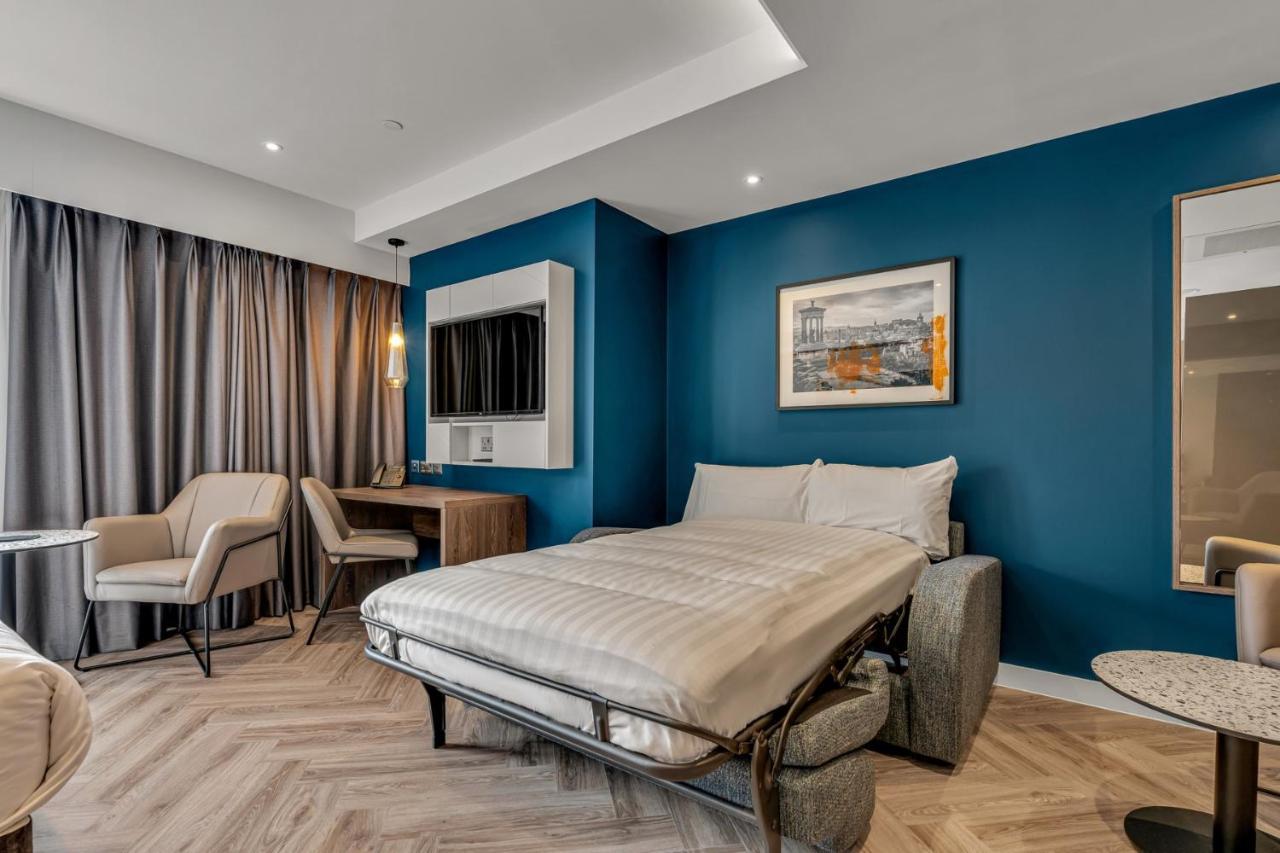Aparthotel Roomzzz *