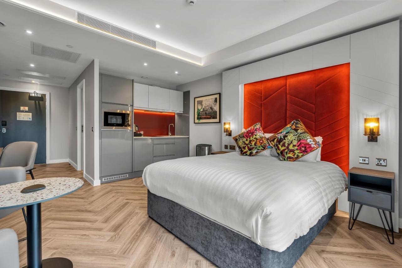 Roomzzz Aparthotel *