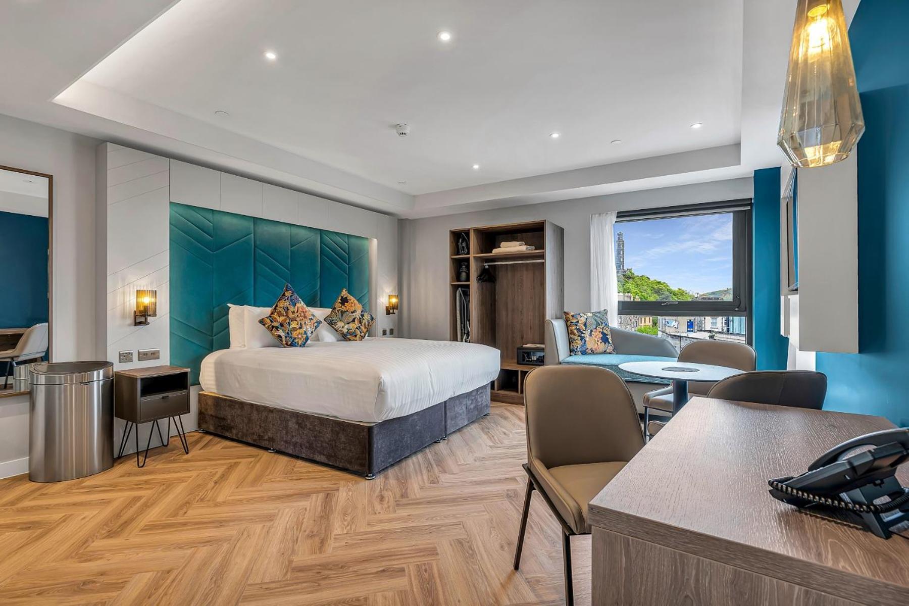 Roomzzz Aparthotel
